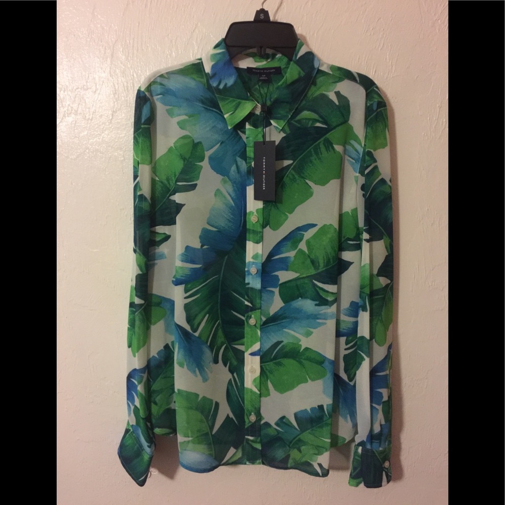 Pretty Shirt can be worn with pants or skirt